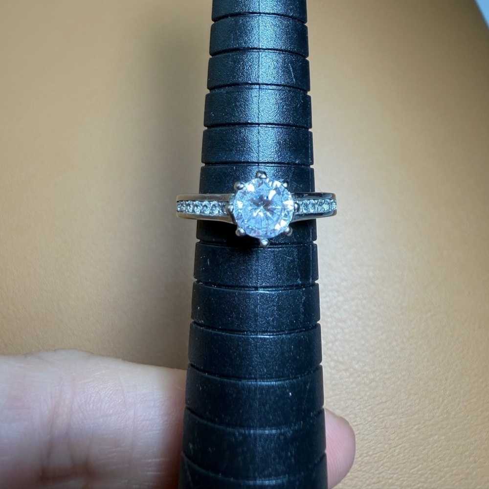 Solitaire Ring - Picture 3 of 15